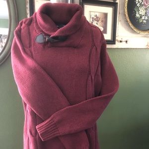 Mens GAP burgundy red cable knit sweater in Small.